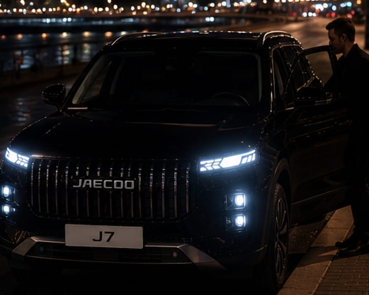 Автомобиль у набережной ночью, дорога домой